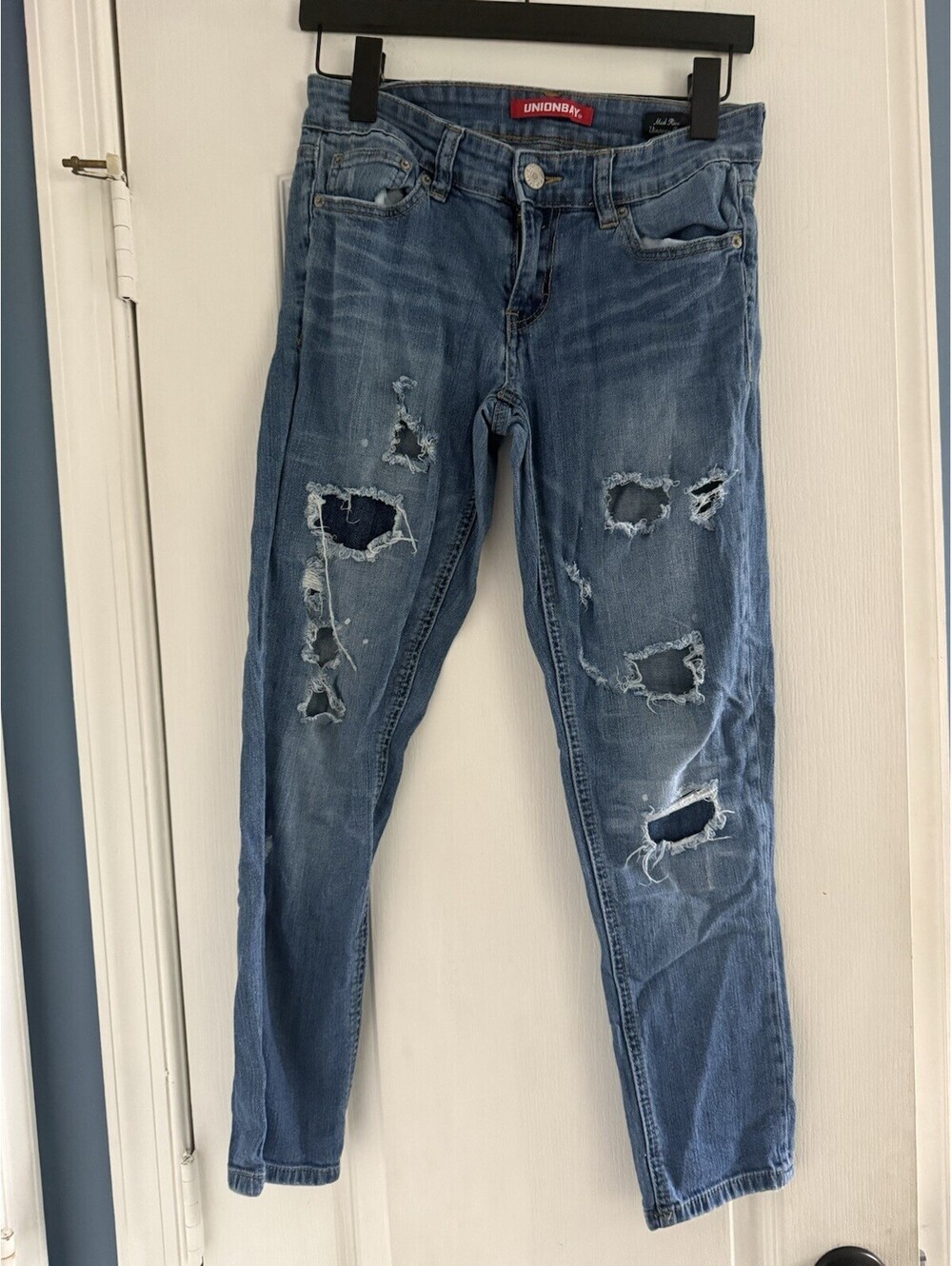 Unionbay Mid Rise Blue Distressed Capri Jeans size 3